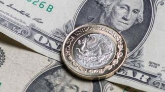 El peso extiende las ganancias tras conocerse que la cantidad de estadounidenses que solicitaron apoyos por desempleo aumentó la semana pasada.