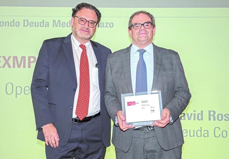 David Rosenbaum, subdirector de Estrategia de Invex fue quien recibió el reconocimiento Morningstar por el mejor fondo de deuda mediano plazo.